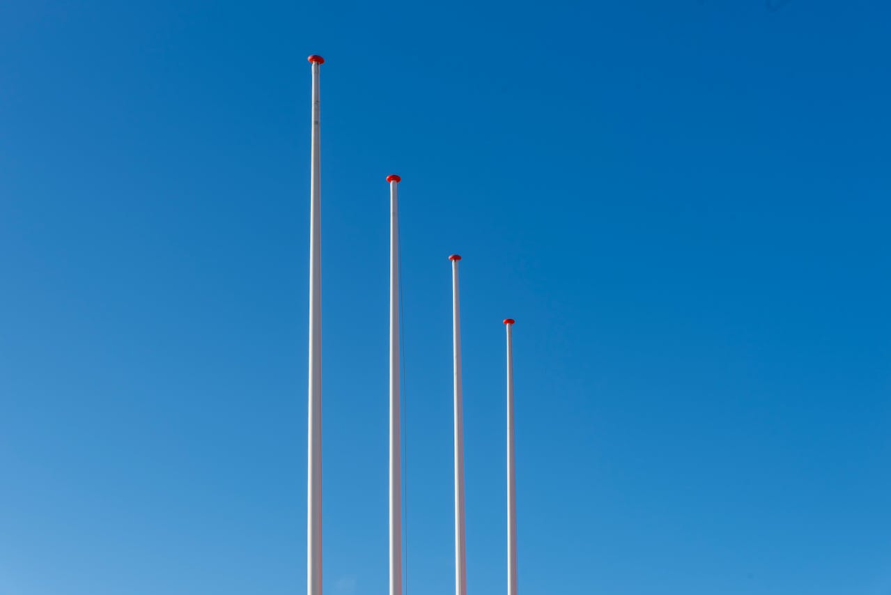 Een vlaggenmast verlichten voor sfeer en veiligheid